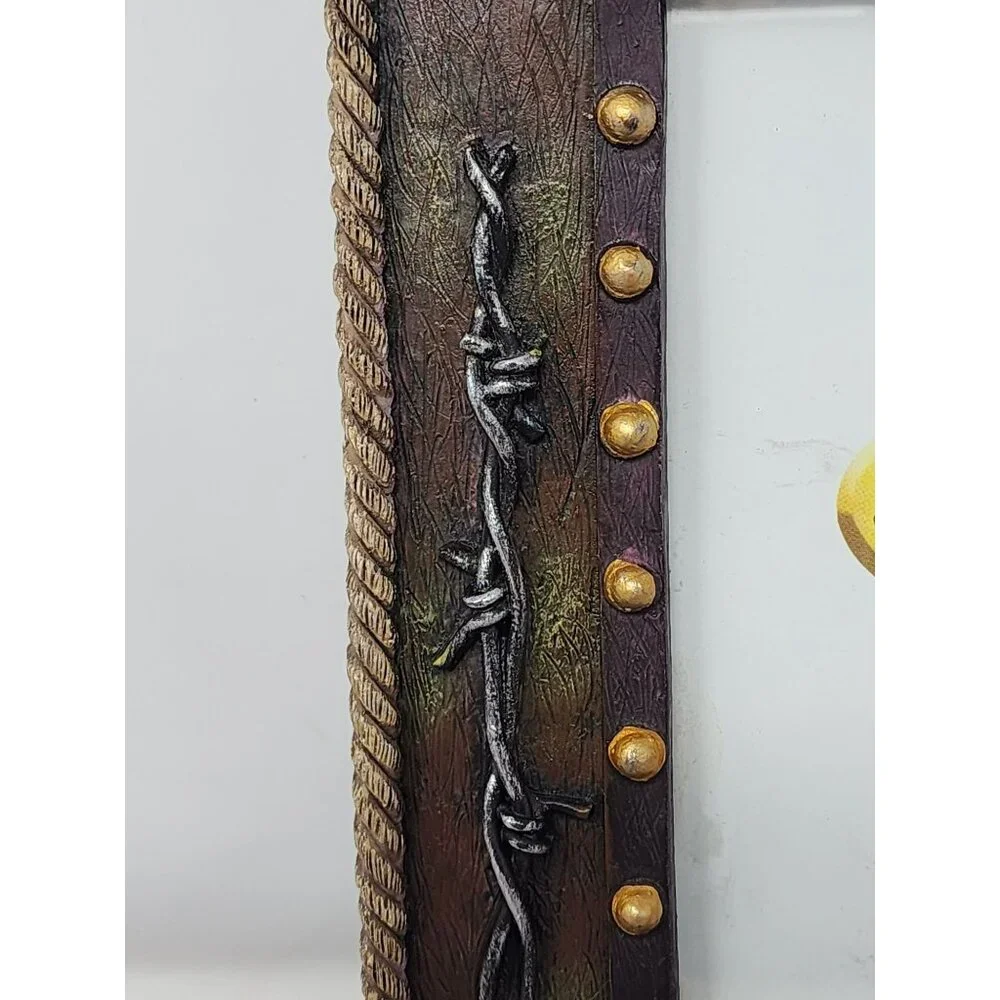 Horse-Themed Western Picture Frame With Barbed Wire &‎ Rope Details 4